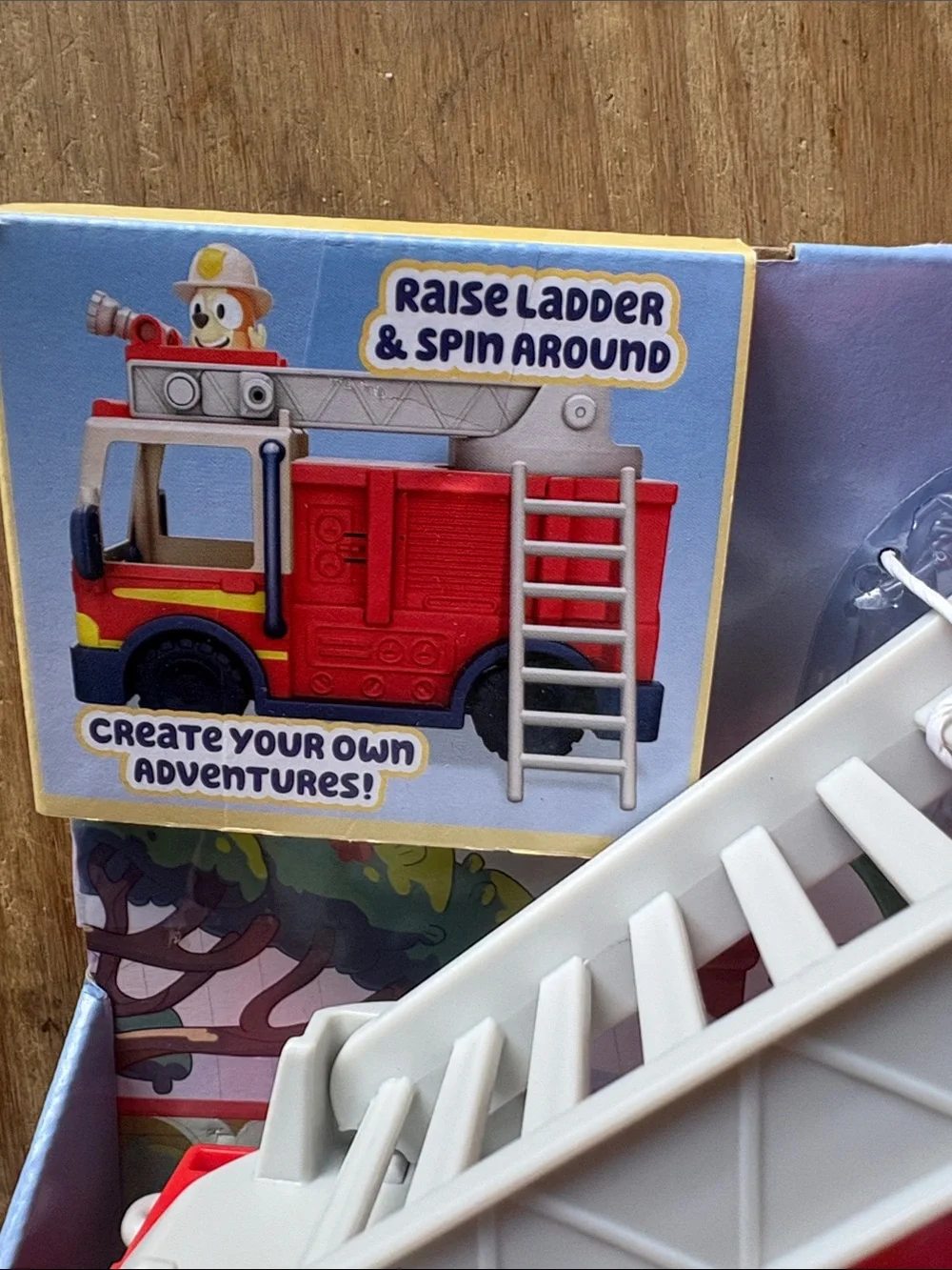🎉NWT! Disney Bluey Red and White Firetruck Playset with Characters